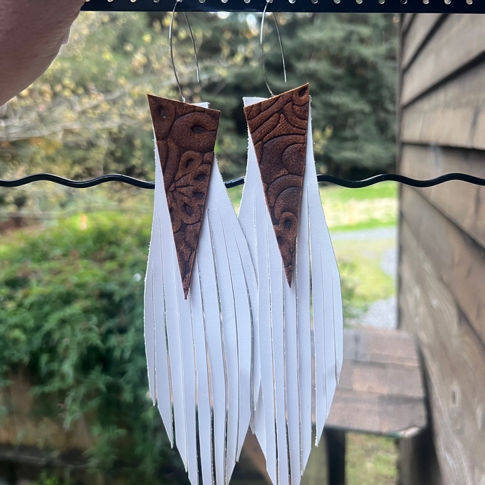 White Fringe Leather Embossed Accent Earrings Coachella Vibes NWT - Picture 4 of 8